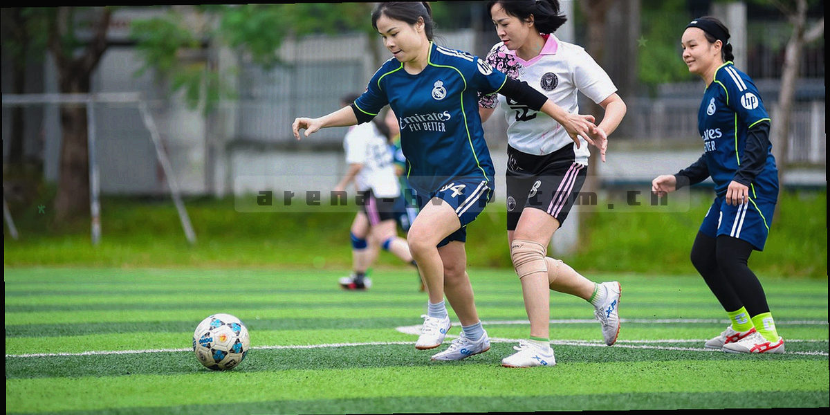 赛事数据网格与版本编号排列的抽象纹理